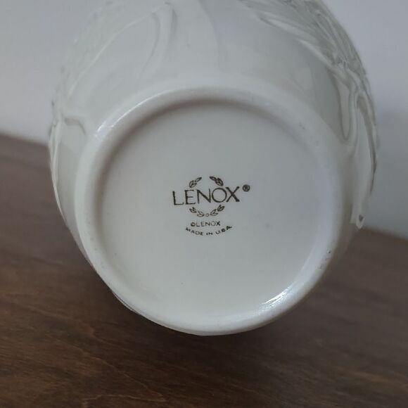 Lenox | Gold Accent Poinsettia Vase - Picture 4 of 6